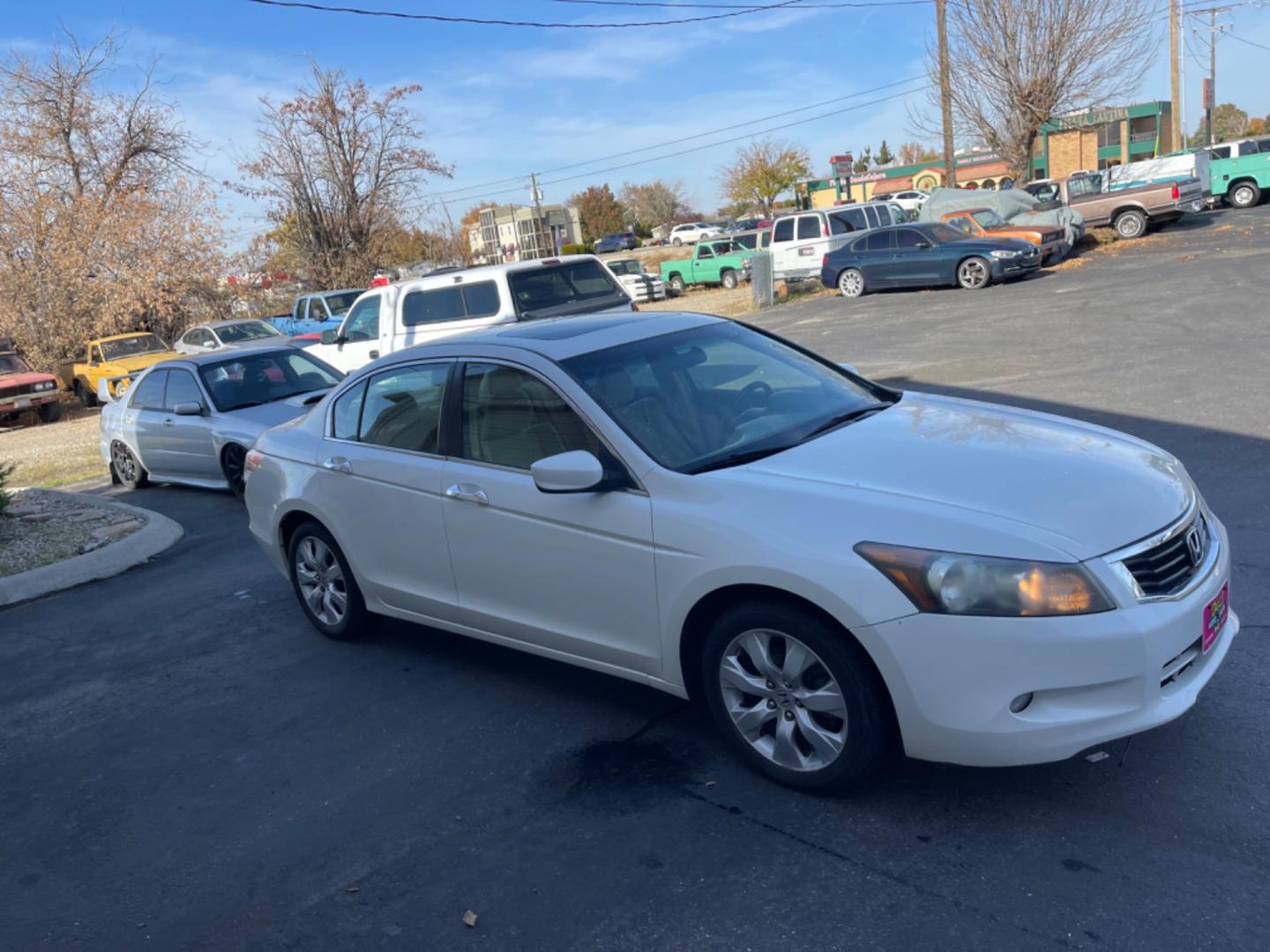 2008 Alpine White /Tan Honda Accord EX (1HGCP36708A) with an 3.5 V6 engine, AT transmission, located at 813 E Fairview Ave, Meridian , ID, 83642, (208) 336-8230, 43.618851, -116.384010 - Photo#4